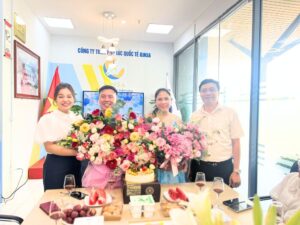 Ban lãnh đạo Kinsa chúc mừng CN Kinsa Nghệ An