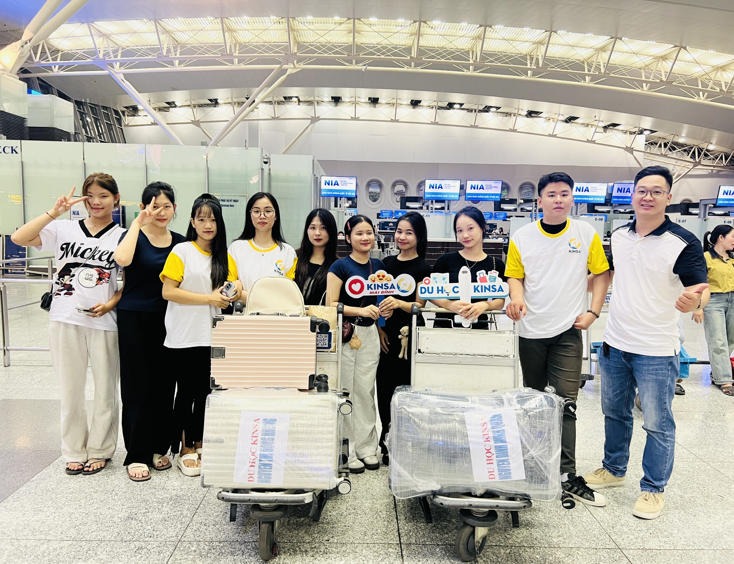 Du học Kinsa tiễn hai bạn Nhung và Quân bay sang Hàn Quốc nhập học kỳ tháng 6-2025