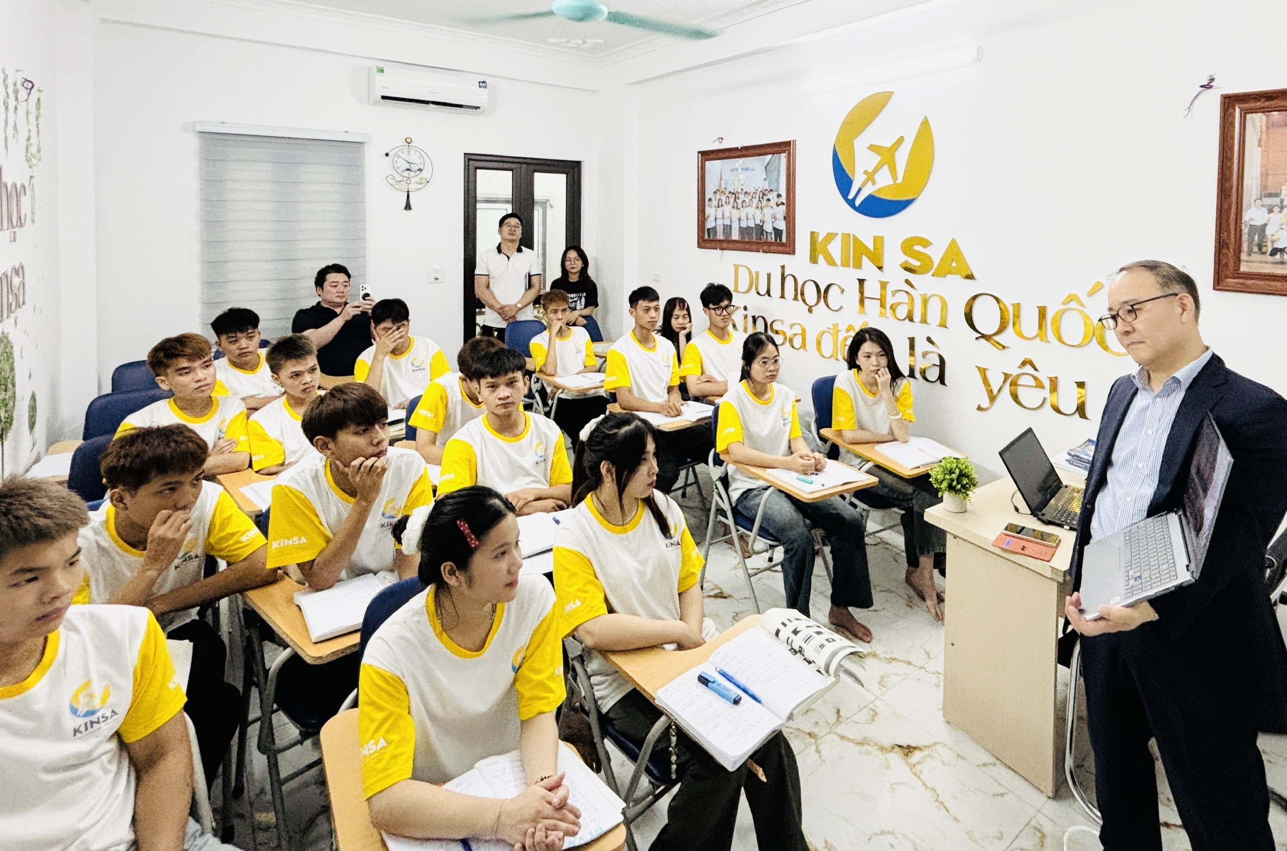 Thầy Kim Hong Kil - Trường đại học Kyungnam chia sẻ văn hóa Hàn Quốc