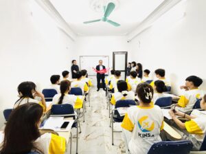 Thầy Kim Hong Kil - Trường đại học Kyungnam chia sẻ văn hóa Hàn Quốc