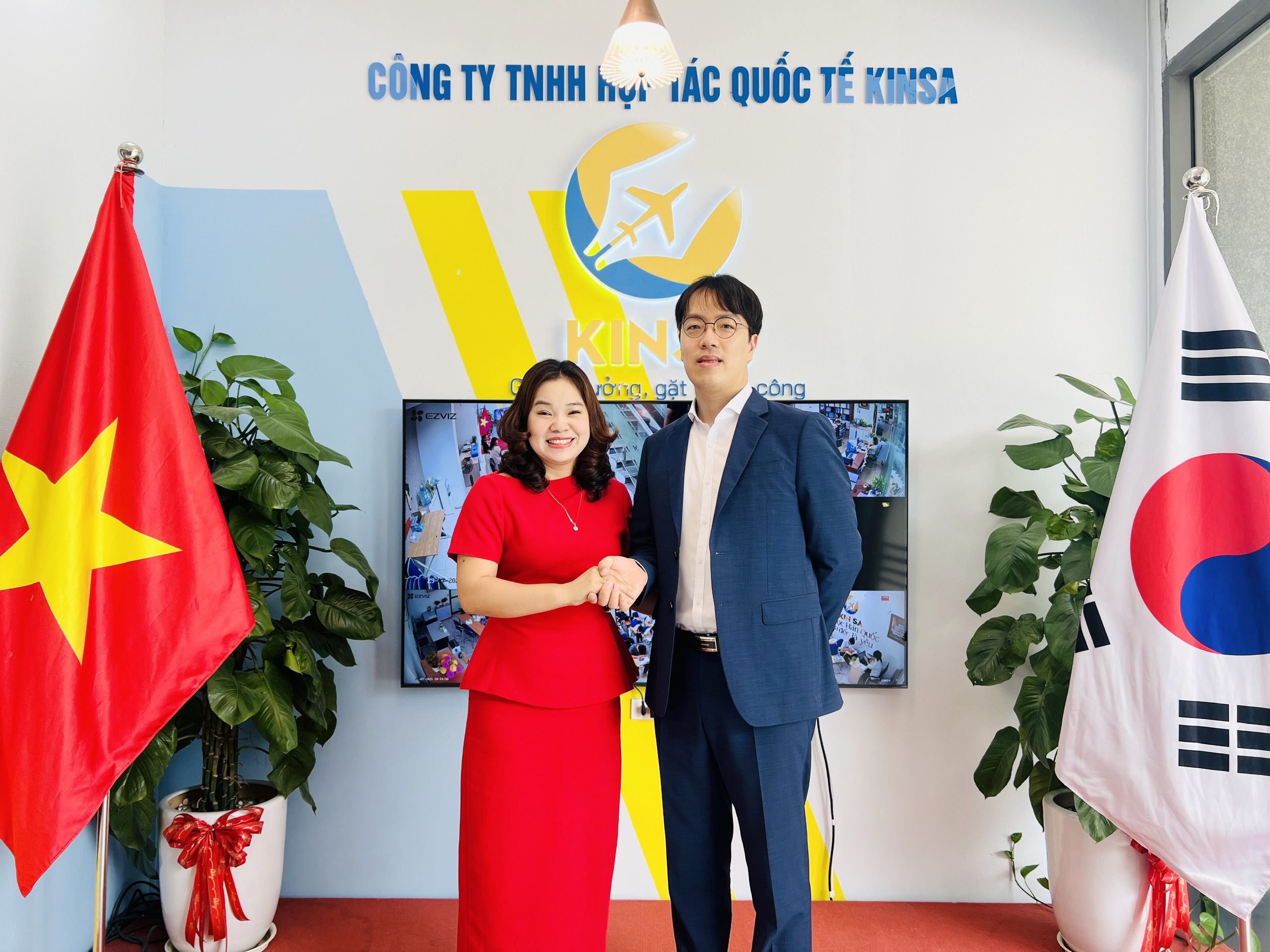 Thầy giáo Trường đại học nữ sinh Seoul gặp gỡ Ban Lãnh Đạo công ty.