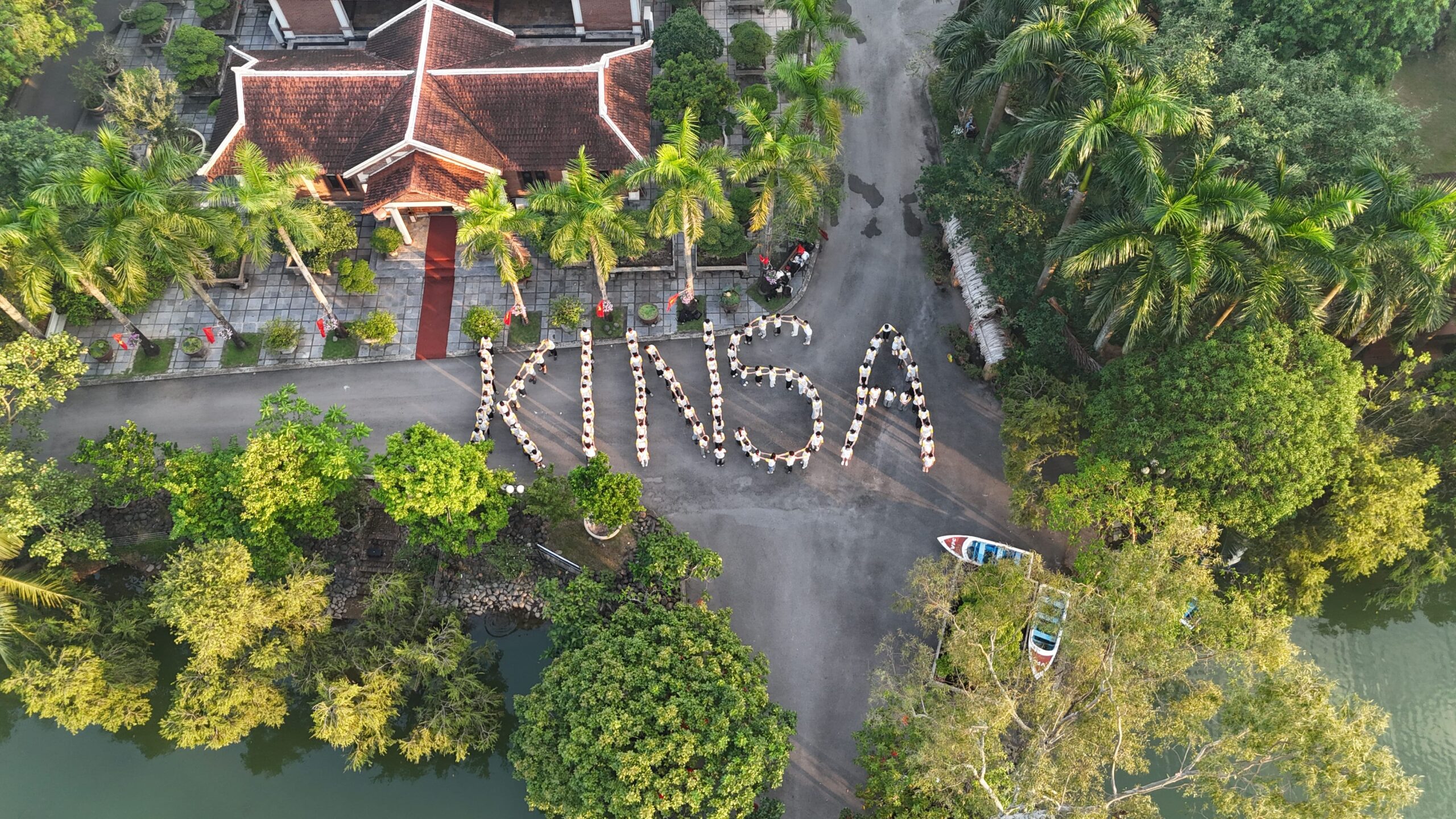 Flycam du học sinh tạo hình Kinsa
