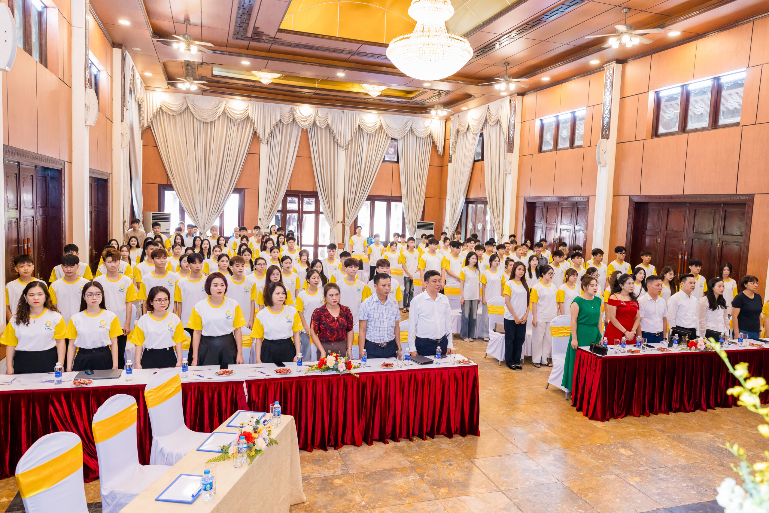 Lễ chào cờ tại Lễ Khai Giảng 