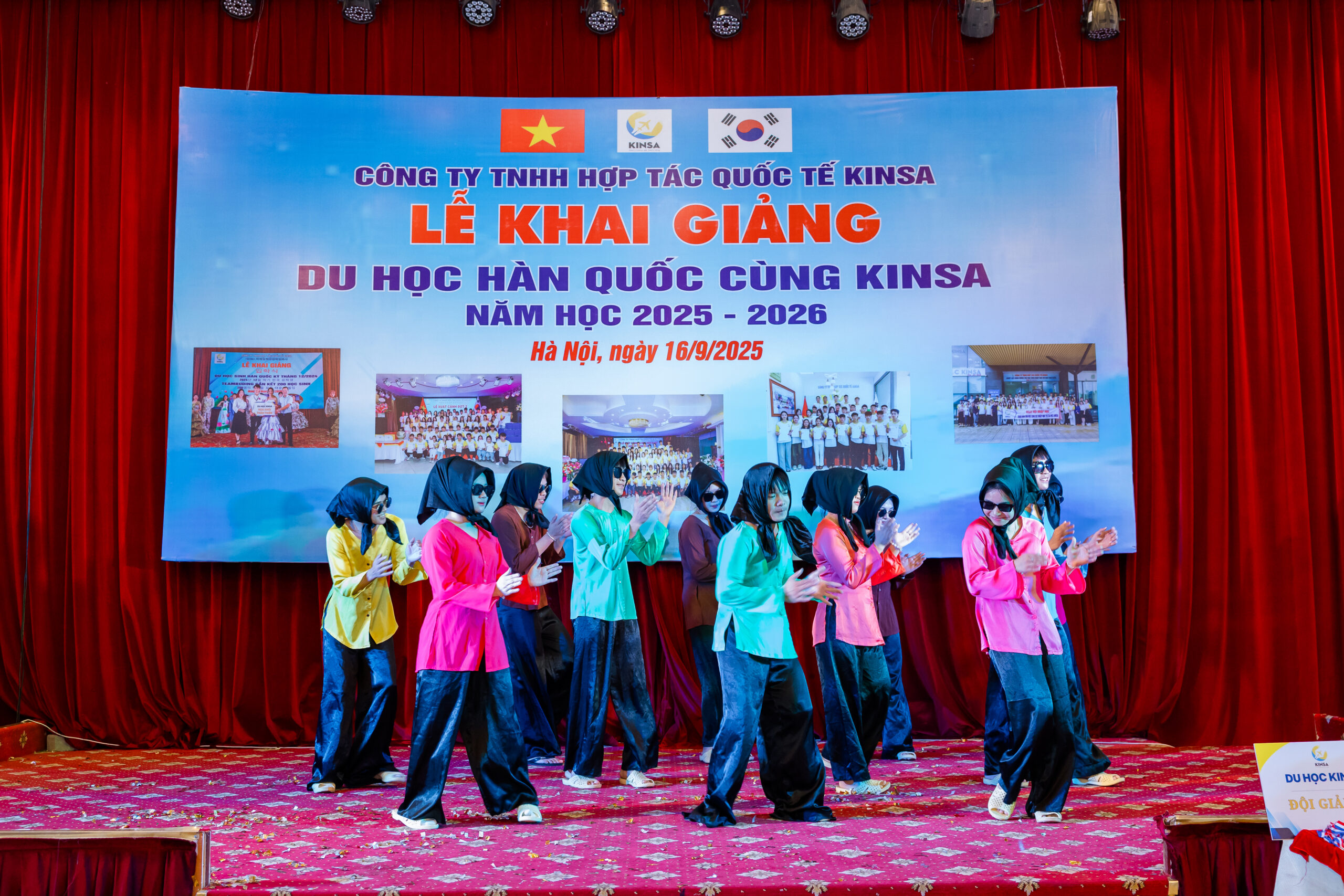 Tiết mục văn nghệ tại Lễ Khai Giảng của lớp A1