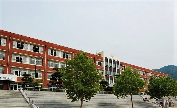 Toà học xá chính tại Daeshin University