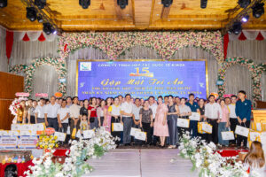 tặng quà tri ân cho phụ huynh 