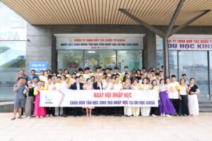 Các em học sinh 2k8 nhập học tại Kinsa